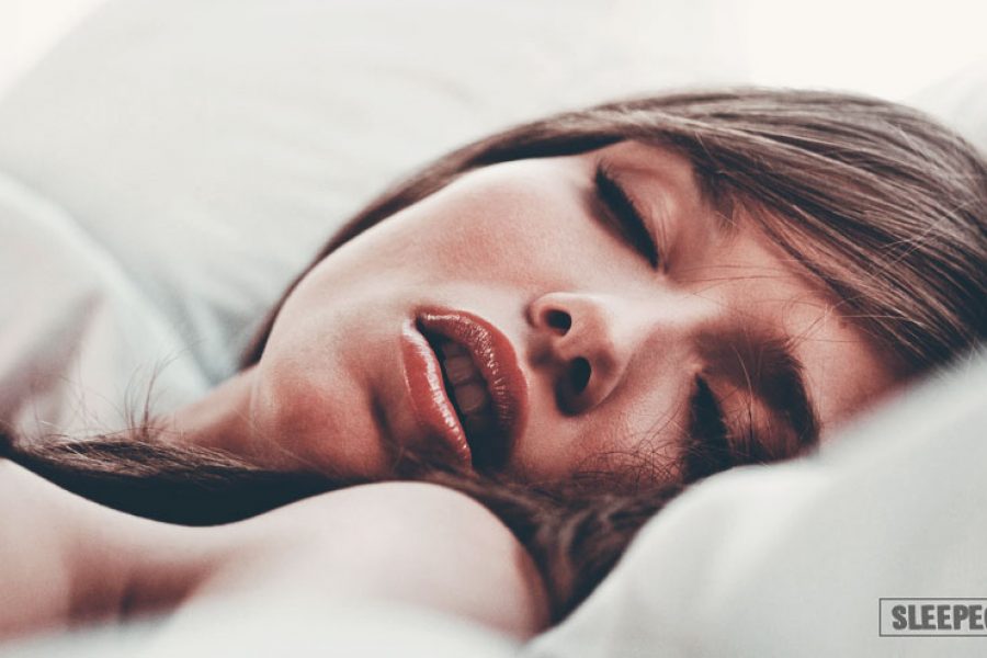 Как научиться спать на спине: преимущества и недостатки