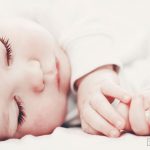 Как научить младенца спать всю ночь и причины которые могут помешать