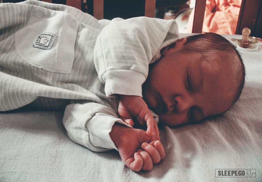 Как правильно укладывать новорожденного спать: советы молодым мамам 42-4